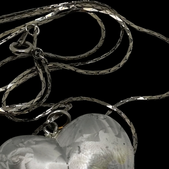 Elegant Silver Heart Pendant Necklace - Picture 7 of 14